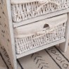 Comodino bianco shabby intagliato con ceste in vimini - Mobili Rebecca